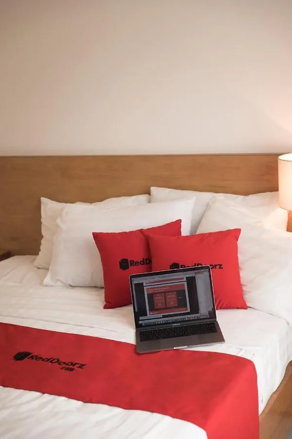 Reddoorz Minh Thu Hotel Cong Lo Ho Chi Minh City